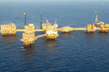 Una foto referencial de una de las plataformas petroleras que hay en el mundo.