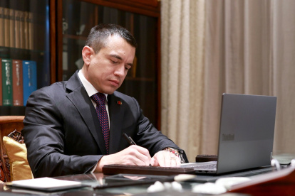 El presidente Daniel Noboa y su gabinete enfrentan cuestionamientos de la Corte Constitucional.