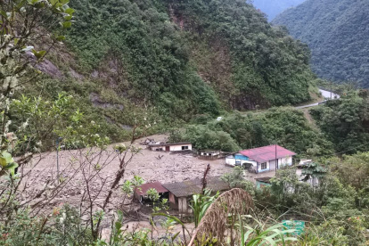 Cuatro familias fueron afectadas por un aluvión registrado durante el fin de semana en Sevilla de Oro, provincia de Azuay.