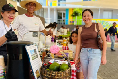 Con capacitaciones, reforestación y ferias sostenibles, la fundación EcoEsfera fortalece comunidades en situación de vulnerabilidad.