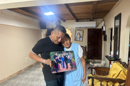 Familiares de la víctima exigen respuestas a la Policía Nacional.