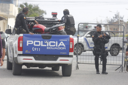 Policías realizaron resguardos en velorios y patrullaron zonas de la localidad, tras la masacre en Playas.