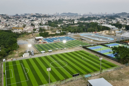 La cancha de césped sintético Ramón Unamuno está dentro del complejo Miraflores.