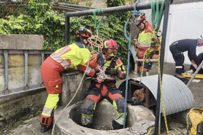 Una persona cayó a un pozo de aproximadamente 20 metros de profundidad.