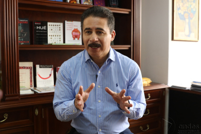 García es autor de obras como