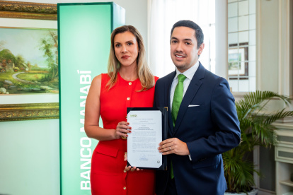 Alcaldesa de Manta,Marciana Valdivieso y Marcos Miranda B., presidente del Directorio.