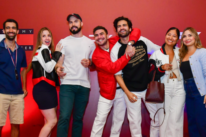 Jamil Faour, Tiffany Oñate, Andrés Torres, Carlos Scavone, Jota Arias, Brenda Ferreira y Gloria Mejía.