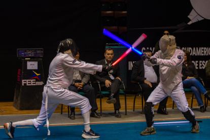Elegancia  En las modalidades de espada, florete y sable se desarrollan las competencias que culmina el sábado.
