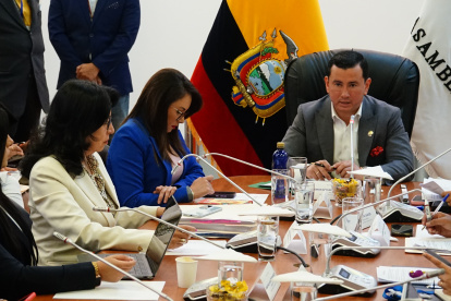 El presidente de la Comisión de Fiscalización Ferdinan Álvarez dió paso para escuchar en la mesa al sentenciado por delincuencia organizada Daniel Salcedo.