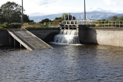 En la planta de El Troje hay dos reservorios de agua cruda con una capacidad de 7.140 metros cúbicos.
