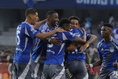 Jugadores de Emelec celebraron la victoria ante Mushuc Runa en el Capwell.