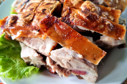 El hornado, con todos los juguetes, será uno de los platos más buscados en Raíces 2025.