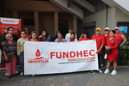 Pacientes protestaron en la Corte del Guayas para exigir respeto a su tratamiento y su salud