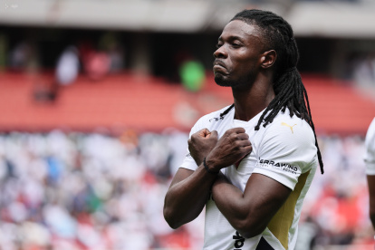 Ricardo Adé es el líder de la defensa de Liga de Quito. Es uno de los capitanes y cumple su tercera temporada con los albos.