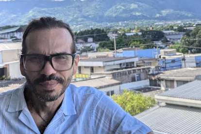 Marcelo Naht tiene dos hermanas, Gabriela y Ana Paula.