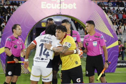 Barcelona SC y Liga de Quito se enfrentan en el estadio Monumental.