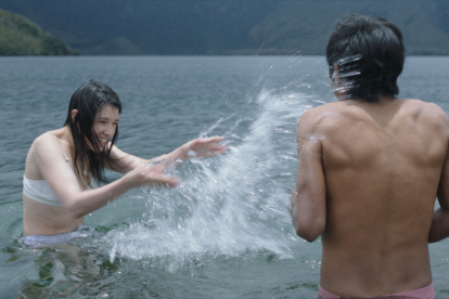 Azucena y Julio son los personajes que dan vida a esta historia, que ahonda en las ausencias.
