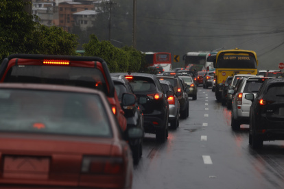TRAFICO EN QUITO FOTOGRAFO: FRANKLIN JACOME PERIODISTA: EXT-FOTOGRAFO