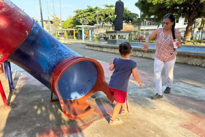 Parque Barreiro. Con espacios dañados y piletas sin agua en el lugar, la comunidad aún espera que se recupere la vida barrial.