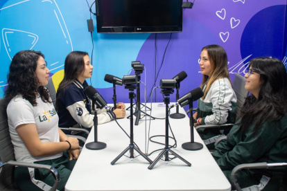 Con el respaldo del Colegio San José La Salle, estudiantes de secundaria lideran tres podcasts que abordan experiencias estudiantiles, temas cotidianos y conversaciones abiertas.