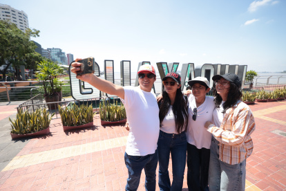 Para muchos, amar a Guayaquil hoy es un acto de resistencia frente al miedo, la decepción y el desencanto político.