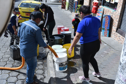 El 92 % del servicio de agua potable ya ha sido restituido en las parroquias afectadas del sur de la ciudad.