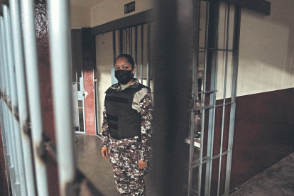 El Servicio de Atención Integral a Privados de Libertad (SNAI) se encargaba de la s cárceles en el país.