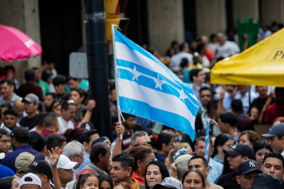 La Sesión Conmemorativa por los 490 años de fundación de Guayaquil se desarrolla en 9 de Octubre y Malecón.