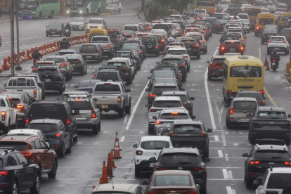 La restricción vehicular aplica en dos horarios. Las multas van desde USD 70,50 a USD 235.