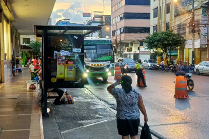 BUSES SON  VACUNADOS EN QUEVEDO Y ESPERAN QUE HAYA MAYOR SEGURIDAD EN QUEVEDO. AG-EXTERNOS