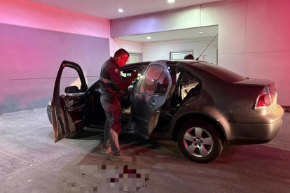 Vehículo de Marcelo Ruiz con múltiples impactos de bala tras el ataque en el sector El Guabito