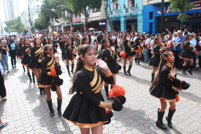 El pasado 25 de julio, un desfile llenó de vida la avenida 9 de Octubre. La tarde de este 26 de julio, en el corazón de Guayaquil, habrá otro desfile, pero que tendrá como protagonista a los carros alegóricos.