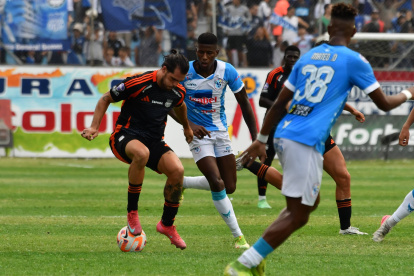Emelec ganó al Manta en el estreno del entrenador argentino Guillermo Duró.