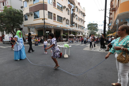 Los juegos tradicionales fueron una de las actividades en el Festival de la calle Córdova, que se extenderá hasta las 22:00 de este domingo.