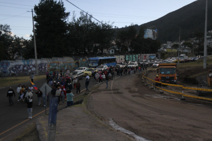 El 25 de julio, los vecinos realizaron un plantón en la zona donde se construye el intercambiador.