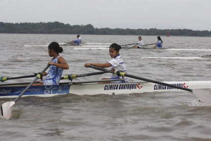 Las hermanas Quiroz en plena acción de sus entrenamientos.