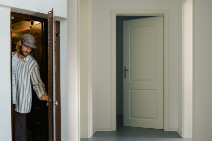 Cerrar la puerta al dormir no solo brinda seguridad, también puede reflejar rasgos profundos de tu personalidad