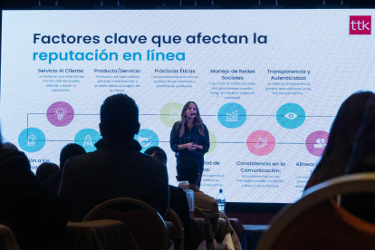 Expertos digitales comparten conocimientos y tendencias durante el Social Media Day Ecuador 2025, celebrado en Guayaquil y Quito por su décimo aniversario.