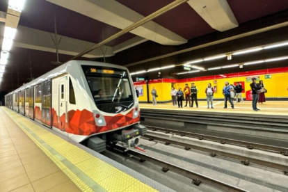 Desde este lunes 28 de julio de 2025, el tren UT 16 volvió a circular por los rieles del Metro de Quito.