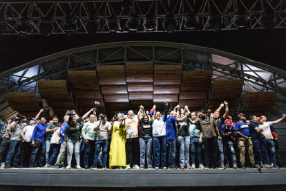 El candidato del Partido Socialista Unido de Venezuela (PSUV), Gian Carlo Di Martino, celebra su victoria en las elecciones municipales en Maracaibo (Venezuela).