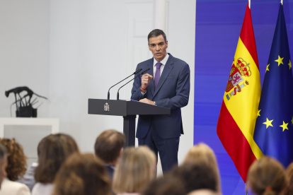 El presidente del Gobierno, Pedro Sánchez, durante una rueda de prensa este lunes en el Palacio de la Moncloa