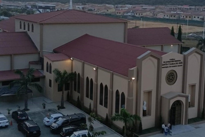 Capilla Santa Clara de Asís, en la parroquia san Alberto Magno donde se realizará el Congreso Internacional "Las dos espadas"