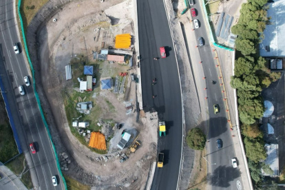 Un contraflujo se construyó sobre la av. Mariscal Sucre (Occidental), como parte de los trabajos del nuevo intercambiador en la av. Mariana de Jesús.