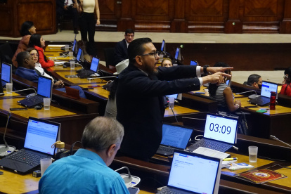 El asambleísta Blasco Luna expuso la denuncia en sesión del Pleno de la Asamblea.