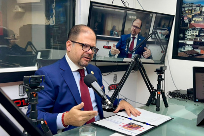 La medida también busca liberar a policías y militares en servicio activo que actualmente custodian las cárceles, para que retornen a tareas de seguridad ciudadana.