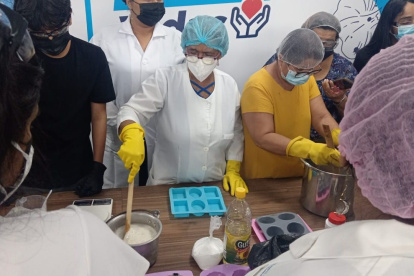 Mujeres, jóvenes y adultos mayores encuentran nuevas oportunidades de emprendimiento gracias al trabajo de estudiantes universitarios.