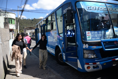 Norte. El bus que sale desde el barrio Santa María, ahora baja hasta la avenida 6 de Diciembre y pasa por El Labrador.