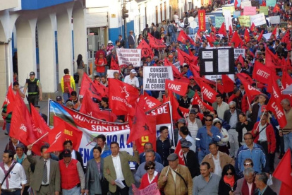 Organizaciones de servidores públicos y trabajadores han planificado marchas en contra de los despidos masivos.