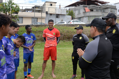 El experimentado arquero Adrián Bone (c) es el capitán de Miguel Iturralde.