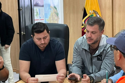El prefecto José Daniel Villao activó el COE provincial de Santa Elena ante la advertencia emitida por el Inocar.